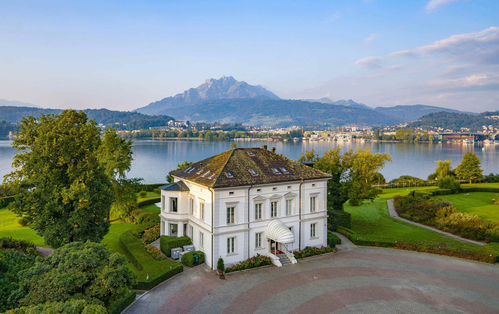 <p>Das Restaurant in Luzern <br
/>mit Terrasse am See.</p>